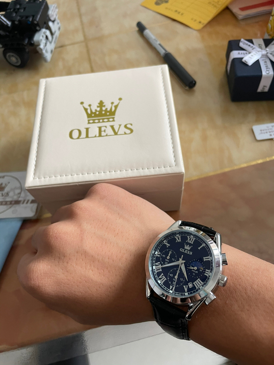 欧利时品牌腕表 去年7月份购入  没带多久...