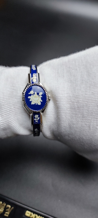 中古手表除了金不明使用情况，其他上电池能用...