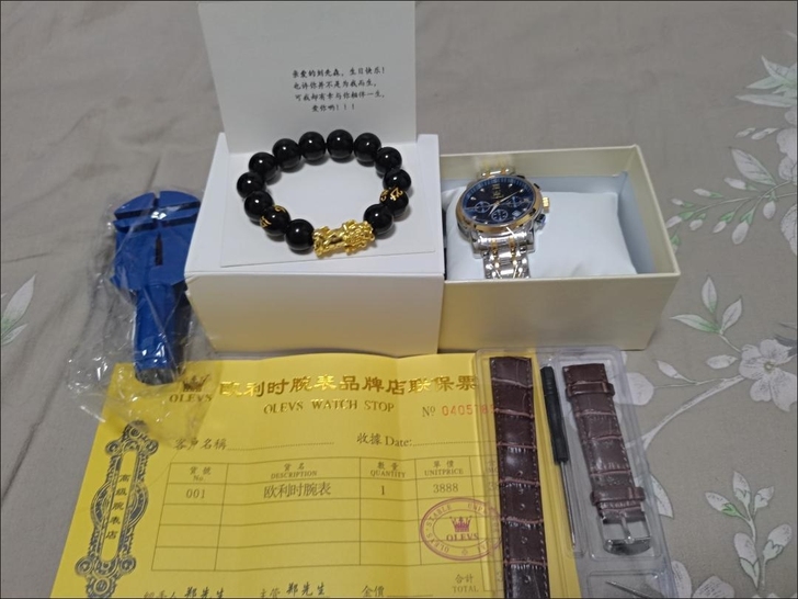 公司活动奖励的手表，全新没有带过，今天收拾...