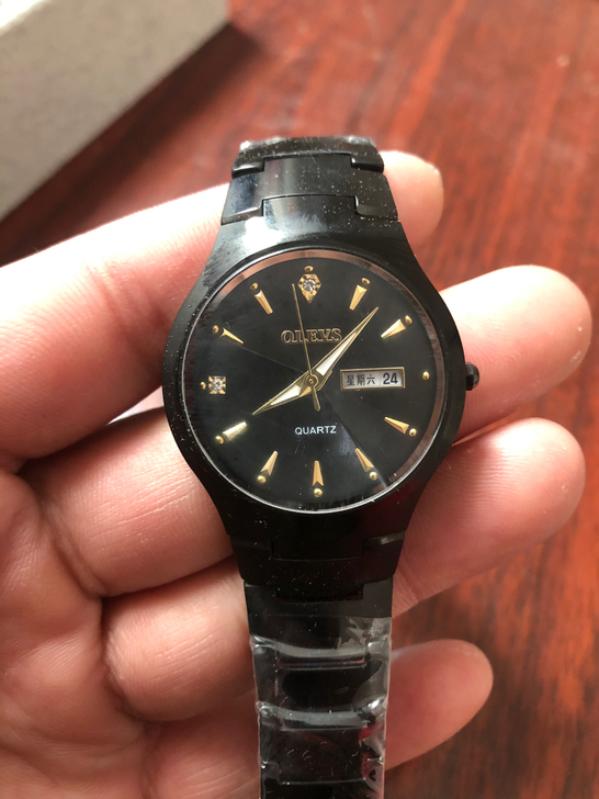 欧利时电子女表,样品表,未撕膜。需要换电子...