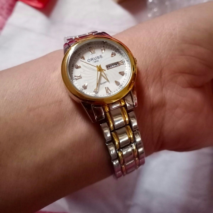 朋友从香港带回来的的女士手表 非常时尚漂亮...