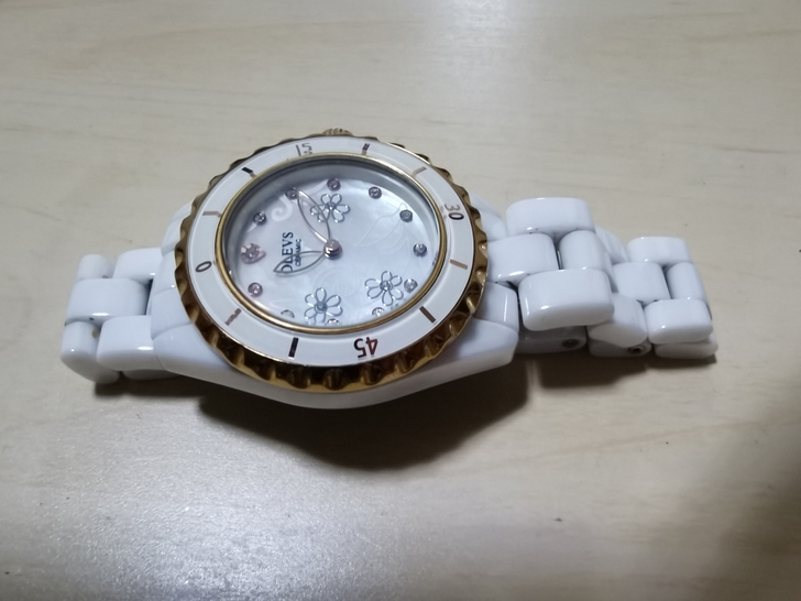 9成欧利时新女式白色时尚陶瓷手表，走时准确...