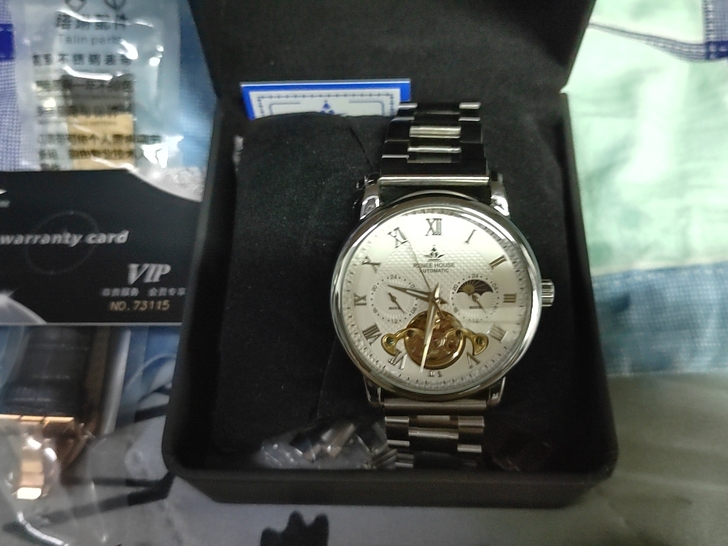出手一块瑞尼世家机械表，钢带款，赠送一条皮...
