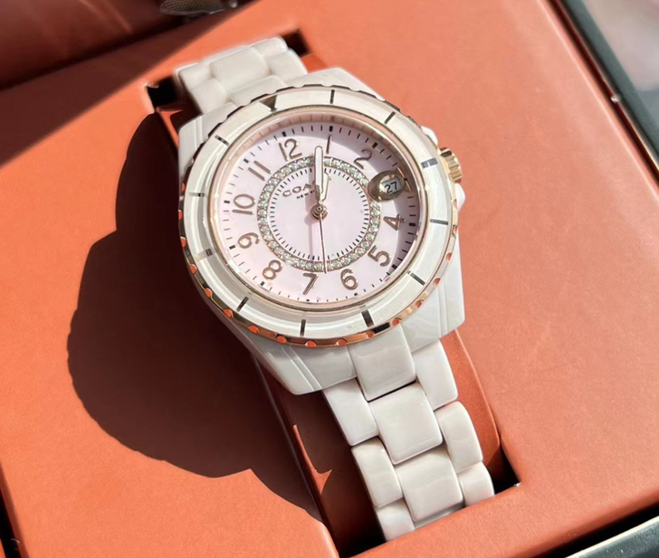 COACH手表配包装这款表跟大名顶顶的小香...