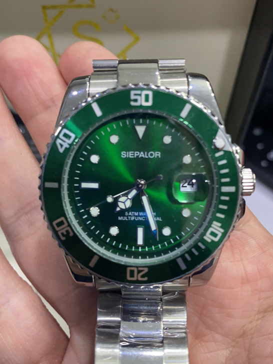 正品手表绿水鬼带盒，关店清仓，想要私聊