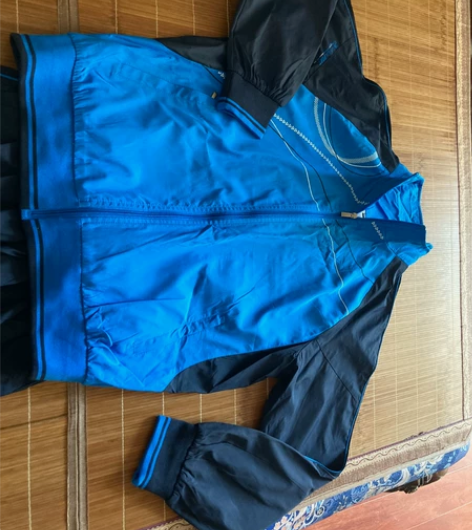 全新，码数偏小，穿不了，三个?男士运动服 ...