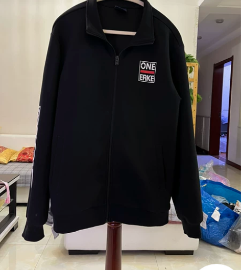 鸿星尔克男式运动衣，180码。 感兴趣的话点“我想要”和我私...