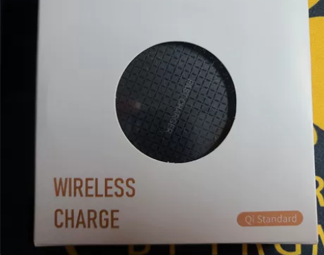 三星手机无线充电器（其他手机也可以用）。 ...