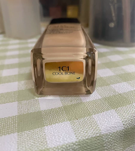 雅诗兰黛沁水  自己变黑了   不适合这个...