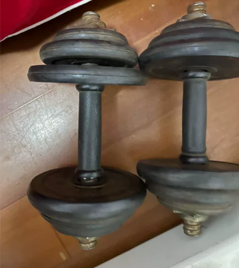 出售哑铃12kg一对铁 感兴趣的话点“我想...