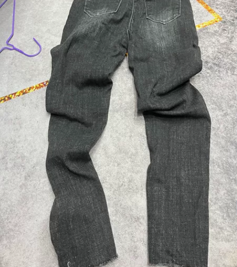 假破洞牛仔裤，仅穿一次s码，不退不换，买的...