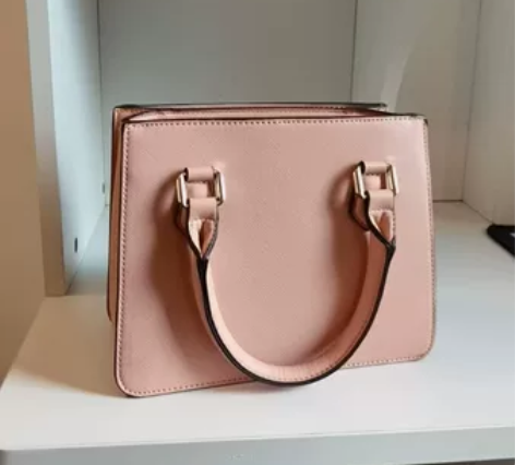 手提斜挎包 春熙路逛街买的，材质是啥我也不...