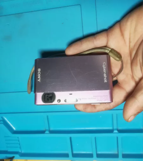 Sony/索尼数码相机型号是DSC-T77...