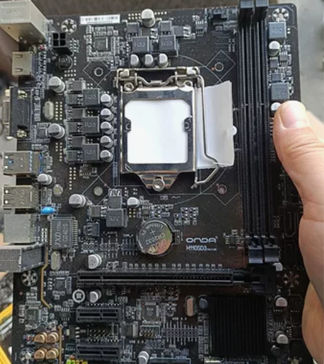 昂达h110sd3，三代内存主板 有两个，...