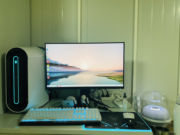 外星人r10台式电脑加显示器一起。因为当时...