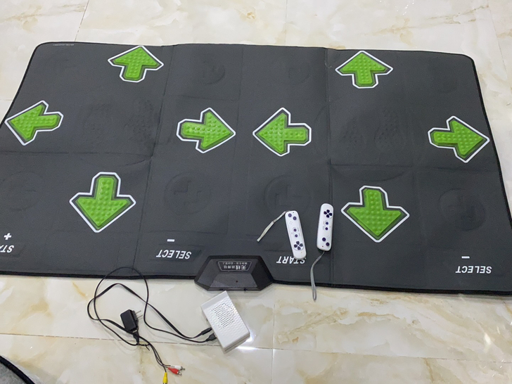 双人跳舞毯，游戏也特别多，之前某宝280元...