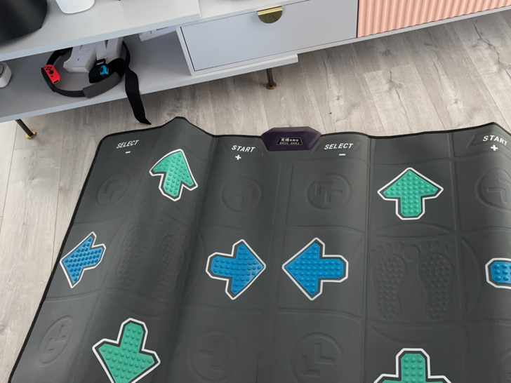 双人跳舞毯，一套，当时300左右买的，还很新