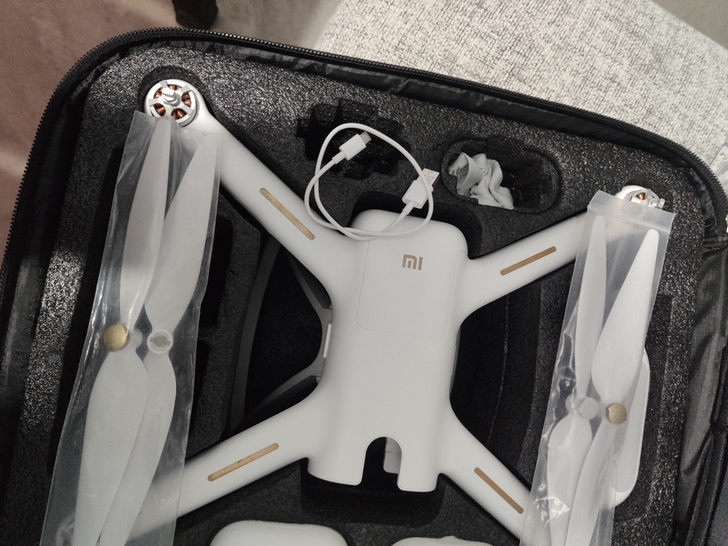 小米4K无人机，九成新，买回来就用了6次，...