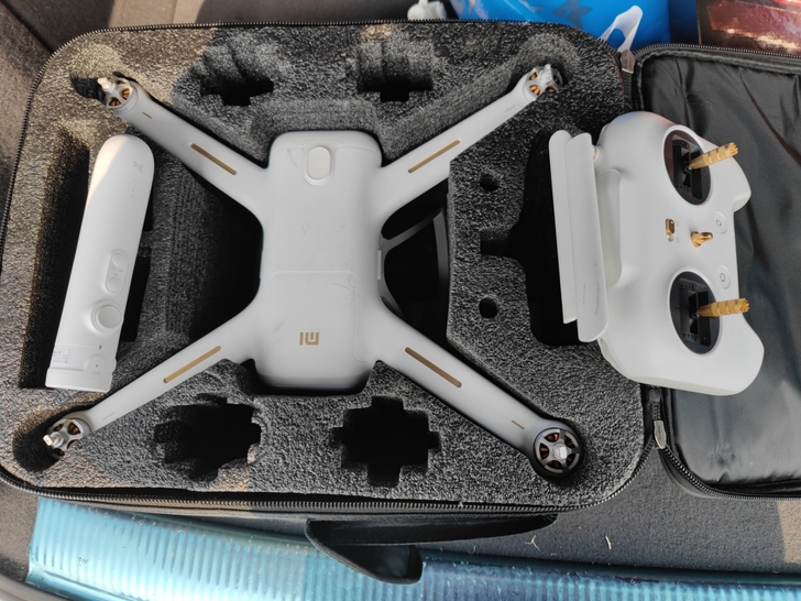小米4k无人机，带手柄和包