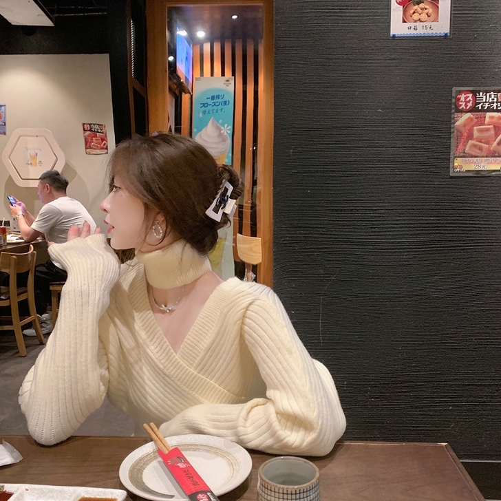 ByYou 冬季奶油白V领加厚兔绒针织衫女...