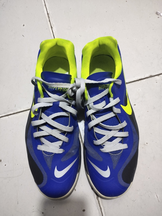 耐克男士44码篮球鞋九成新正品