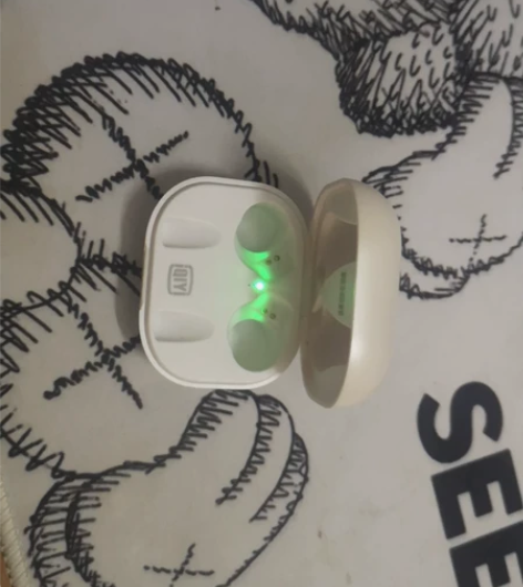 爱奇艺限量版！两个蓝牙耳机不见了准备把这个...