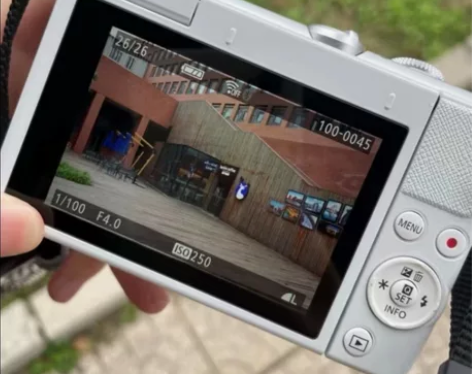 九成新 ，佳能微单数码相机像素约2410万...