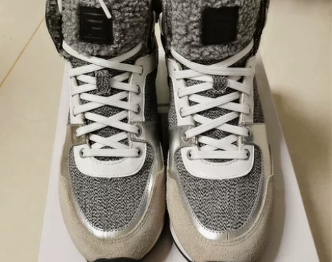 商场专柜购入,斐乐女鞋,轻微穿着痕迹,高帮...