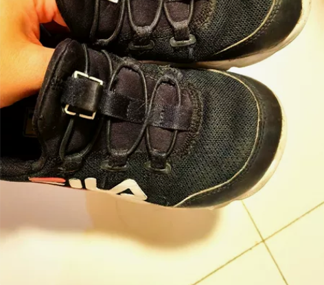 斐乐童鞋。29码一双。低价包邮不议价 感兴...