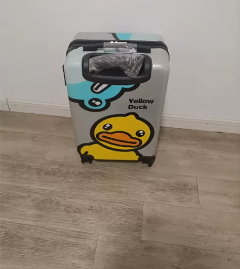 小黄鸭拉杆箱，全新的，特别轻 感兴趣的话点...