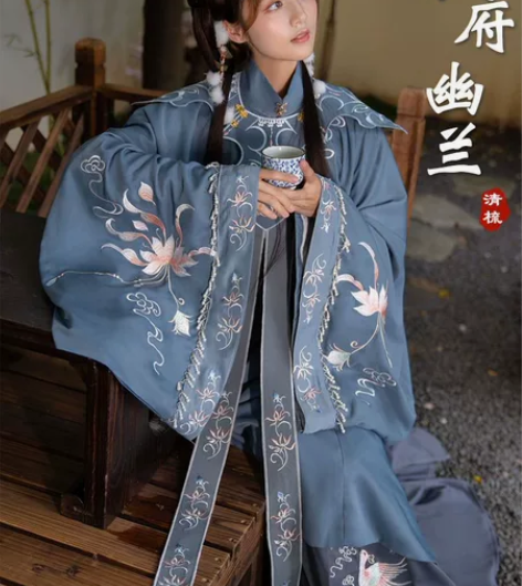 出清梳家汉服 快中秋时候拍的 买回来穿过三...