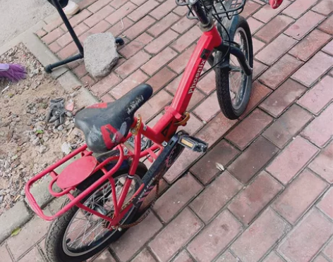 凤凰儿童自行车，有辅助轮，16寸，闲置因长...