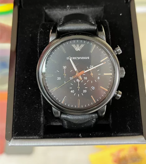 阿玛尼手表,全套都在,表带有磨损,9点方向...