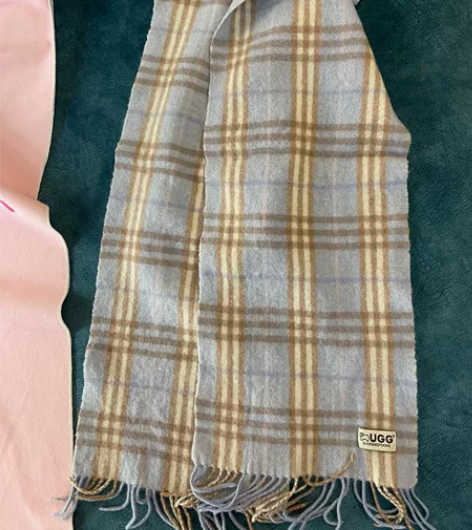 EVER UGG羊毛围巾，灰蓝格纹，闲置出...