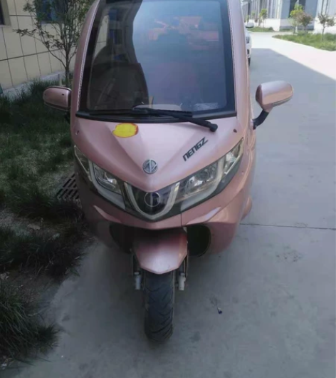 因城市限行低价出售能众封闭式电动车，去年1...