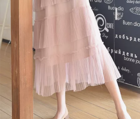 蛋糕裙粉色，几乎全新，20出 感兴趣的话点...