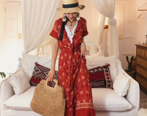 旅侠 异域民族风V领蝙蝠袖系带宽松红色连衣...