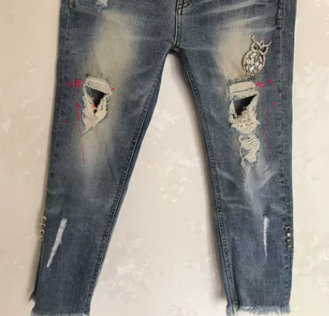 时尚七分牛仔裤，9成新，现转手 感兴趣的话...