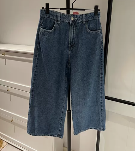 七分阔腿牛仔裤，可以搭配靴子穿 这款S码，...