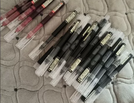 中性笔直液式速干走珠笔简约大容量中性笔黑笔...