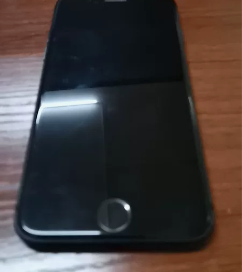 苹果8，黑色~64G，自用，挺爱惜的 感兴...