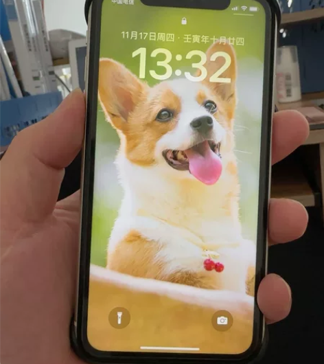 苹果11九八成新128G白色 感兴趣的话点...