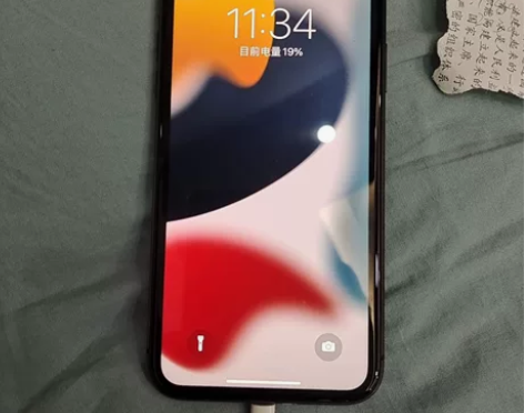 出一台国行双卡11 128G 电池健康80...