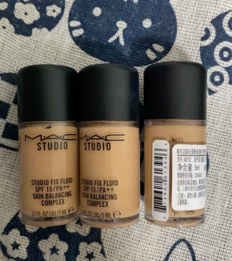 MAC无暇粉底小样5ml 色号nc15 一...