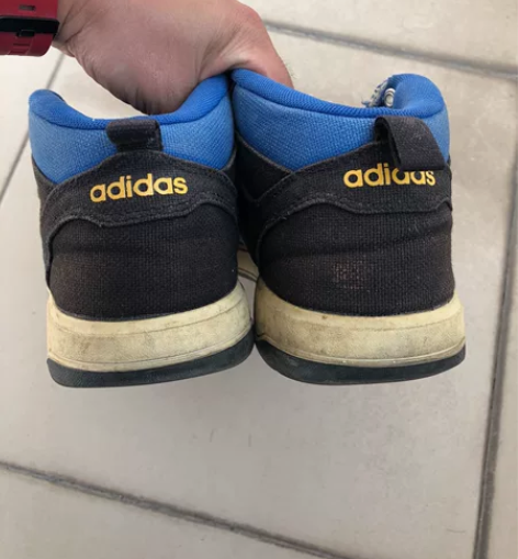 阿迪中帮休闲鞋，表面被84所溅，41-41...