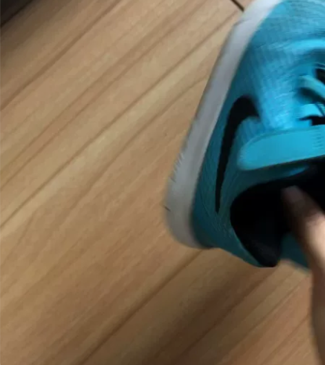 Nike运动鞋！码数14cm，8C，很轻，...