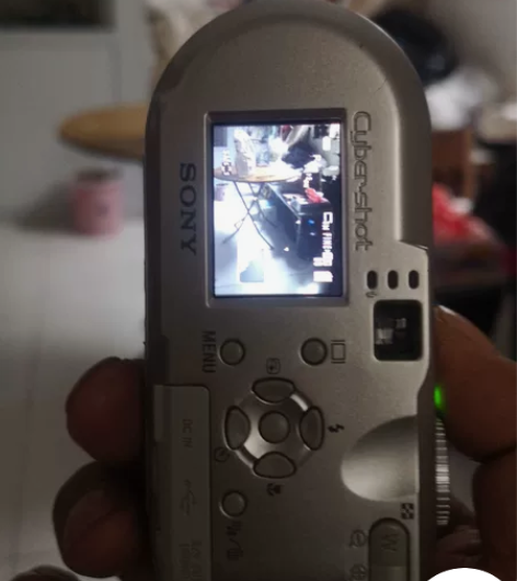 索尼数码相机，型号：DSC-P73，九成新...