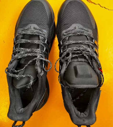 李宁运动鞋26.5 偏舒适 轻便，成色如图...