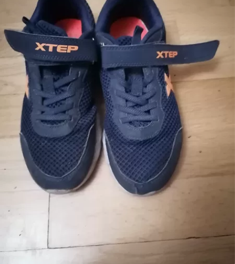 特步男童鞋,36码 感兴趣的话点“我想要”...