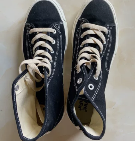 飞跃高帮帆布鞋 尺码40 穿过几次 刷干净...